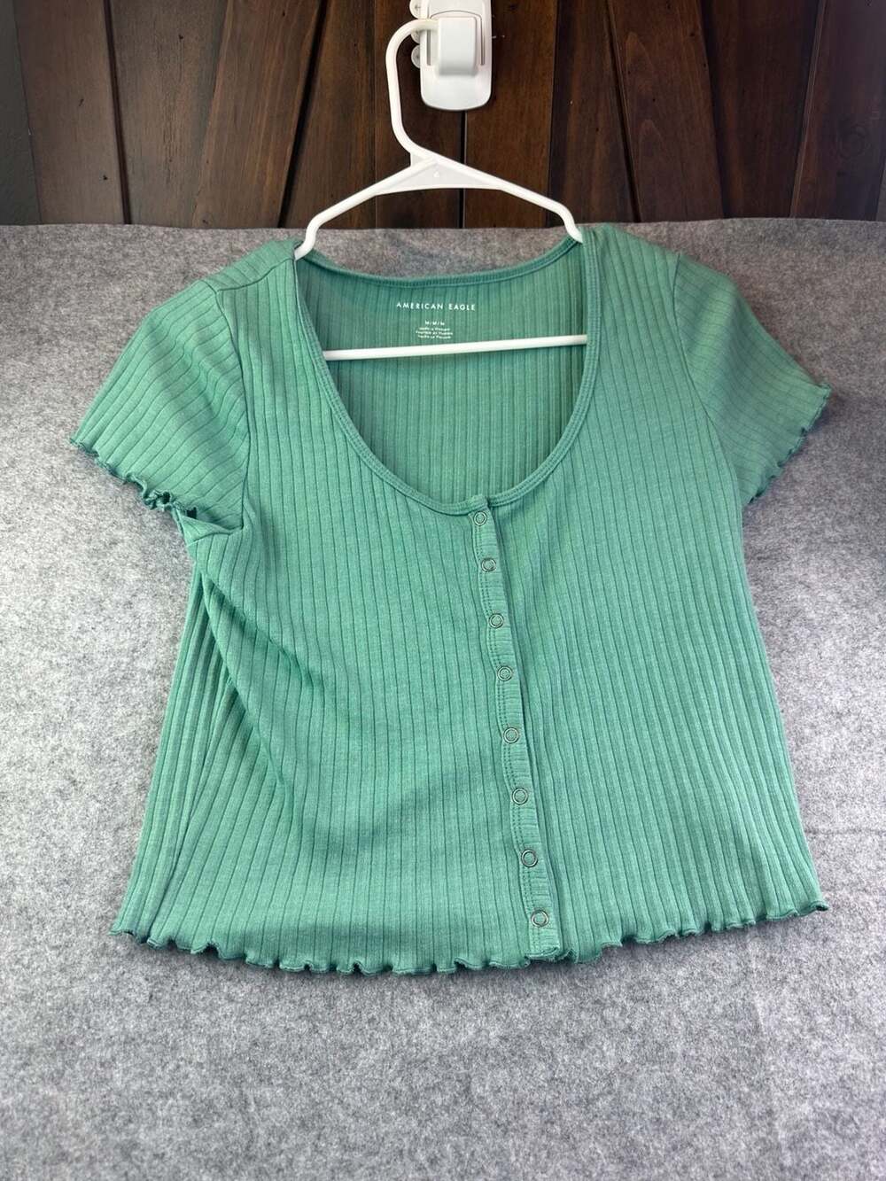 Y2K inspired American Eagle Green Ribbed Button Front Top | Lettuce Hem | Size M